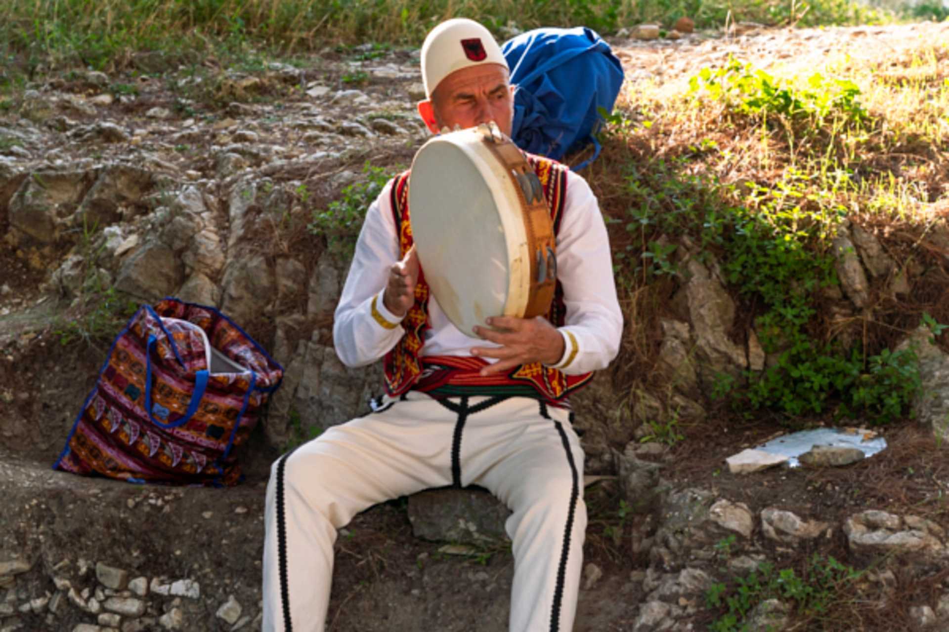 Åk på en utflykt till Berat, en bit utanför Durres.