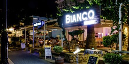 Restaurang och bar på hotell Bianco i Parga, Grekland.