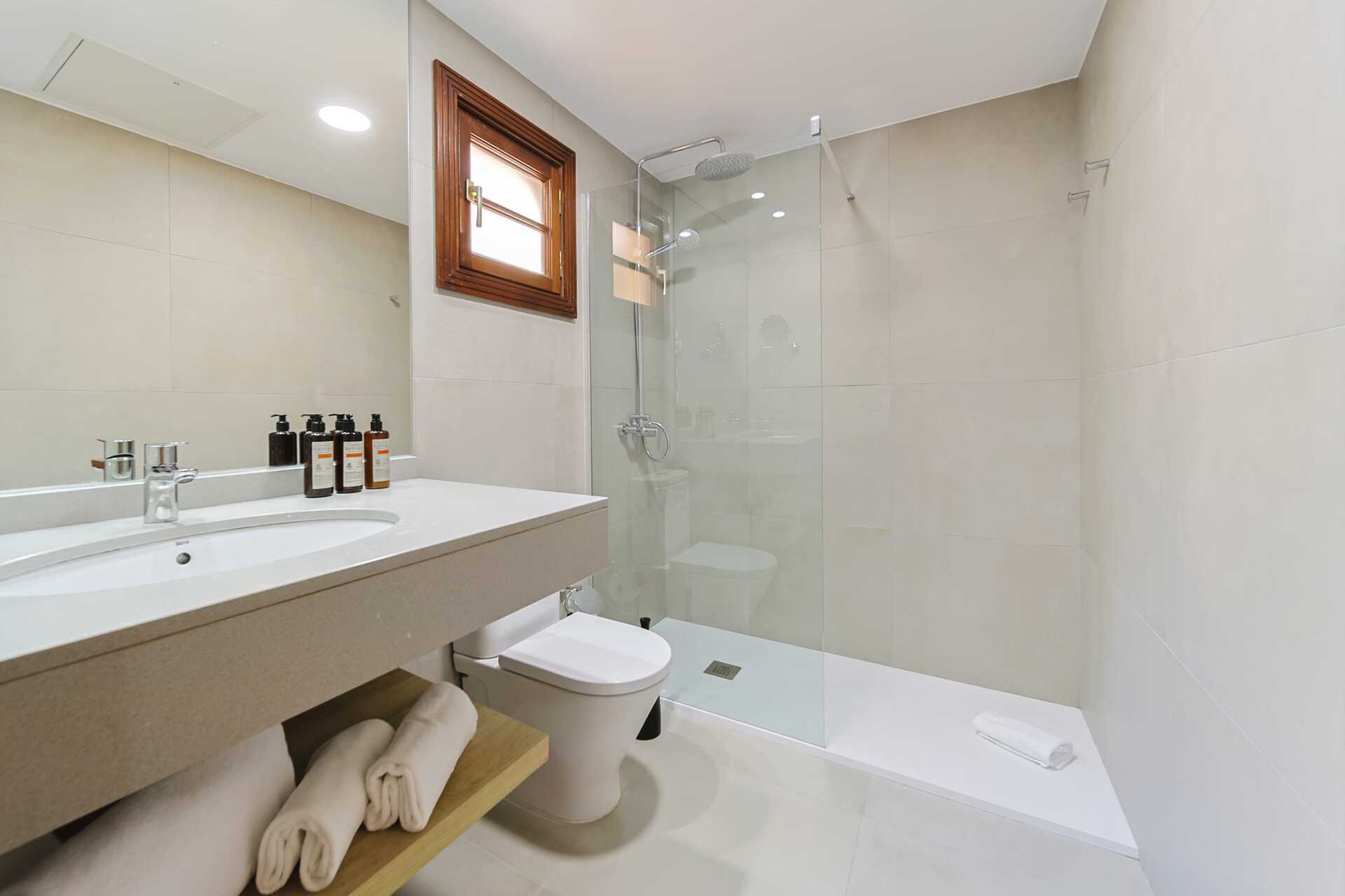 Bilden är en illustration om hur badrummet kommer att se ut efter renoveringen.