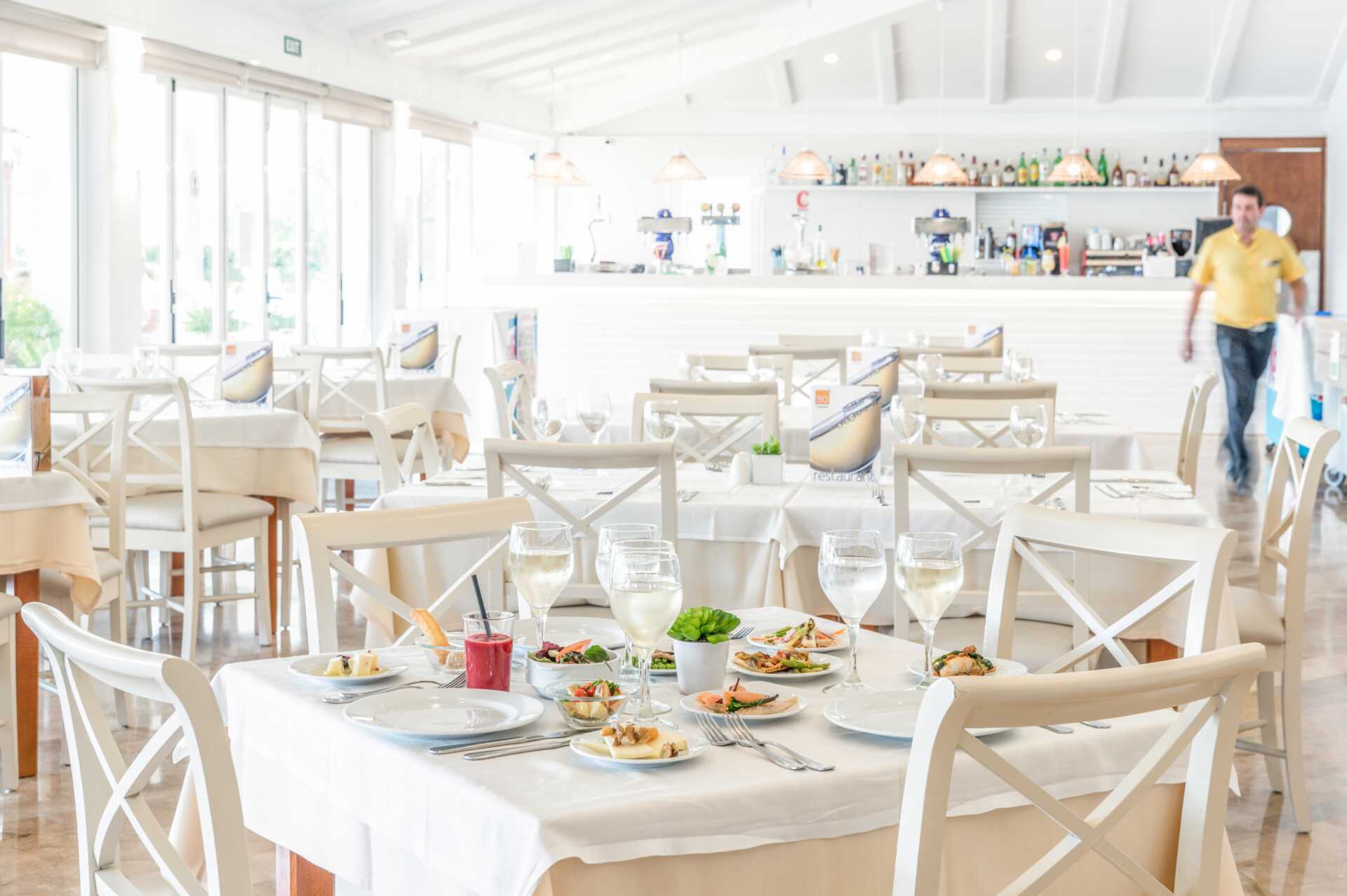 Restaurang på hotell BQ Alcudia Sunvillage på Mallorca, Spanien.