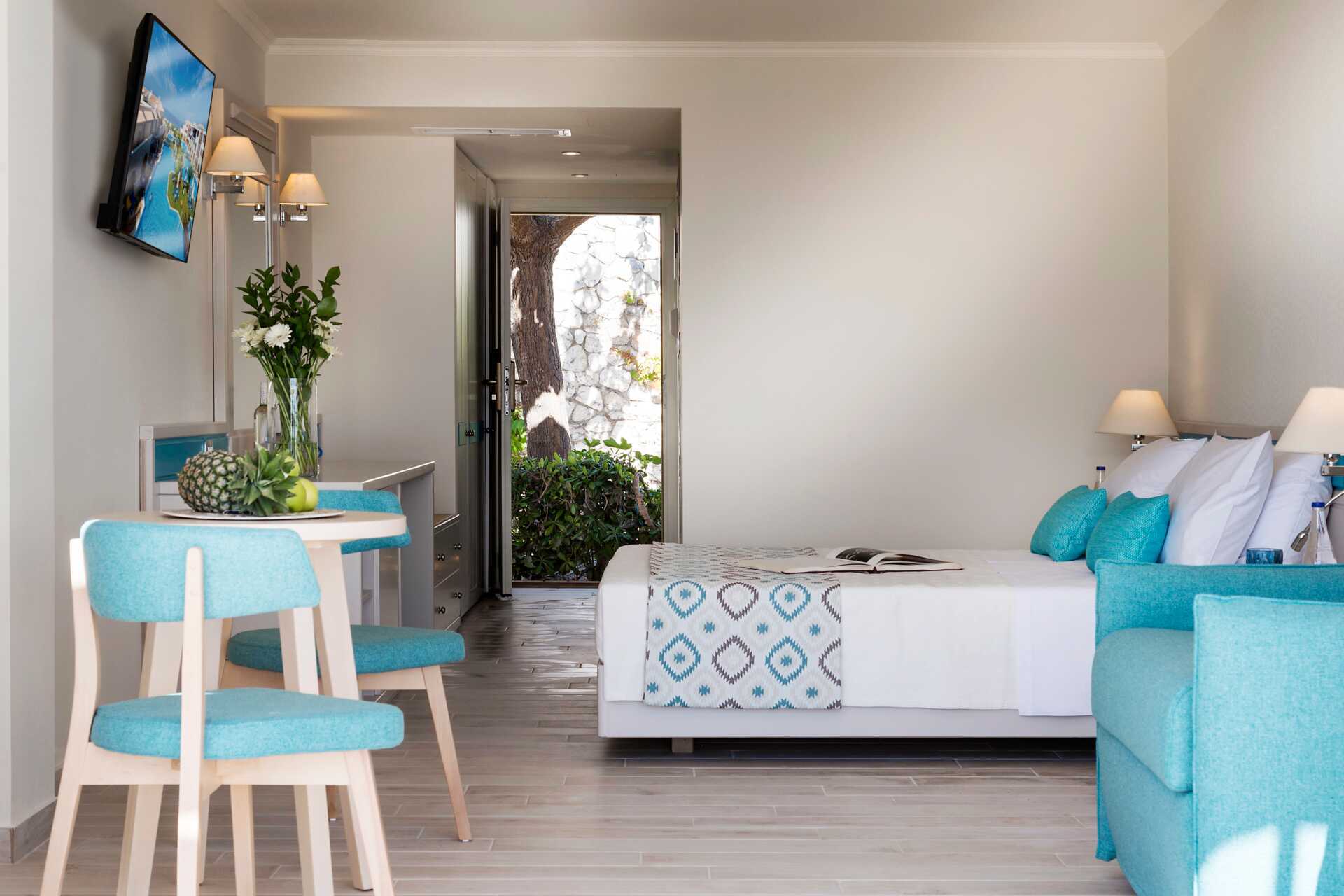 Bungalow med delad pool på hotell Aldemar Olympian Village i Skafidia, Grekland.