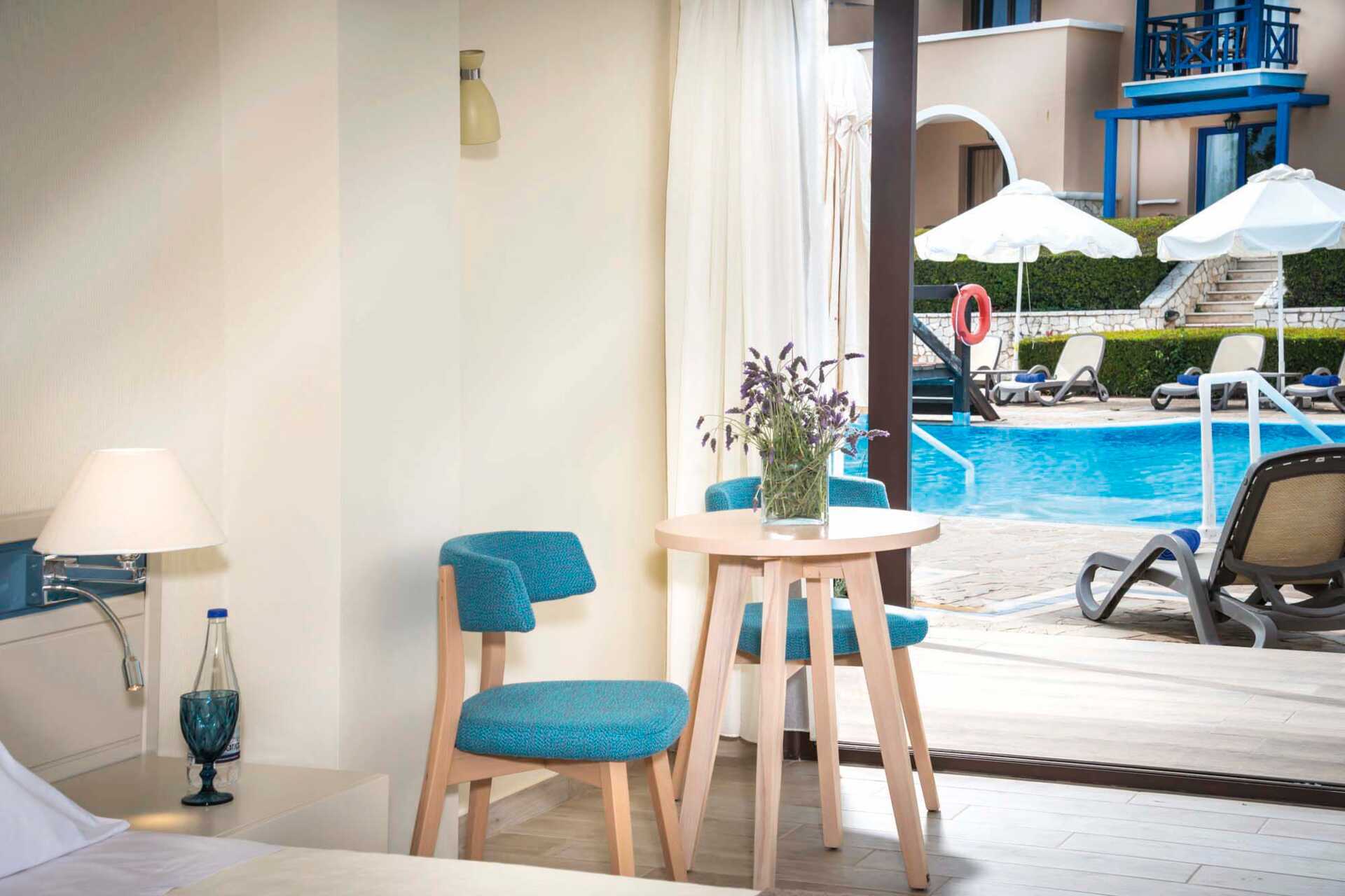 Bungalow med delad pool på hotell Aldemar Olympian Village i Skafidia, Grekland.