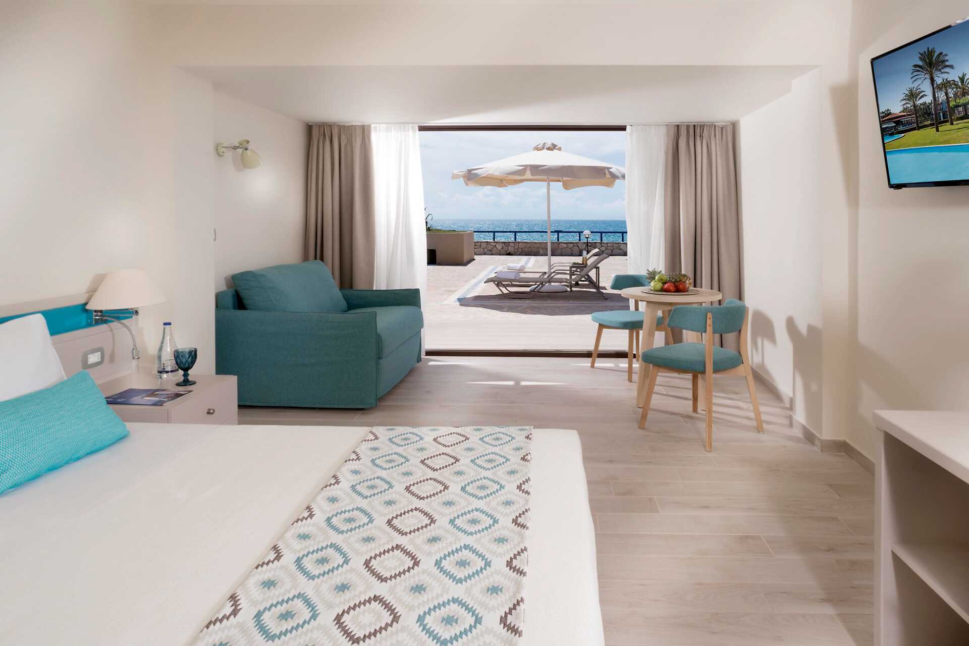 Bungalow med delad pool på hotell Aldemar Olympian Village i Skafidia, Grekland.