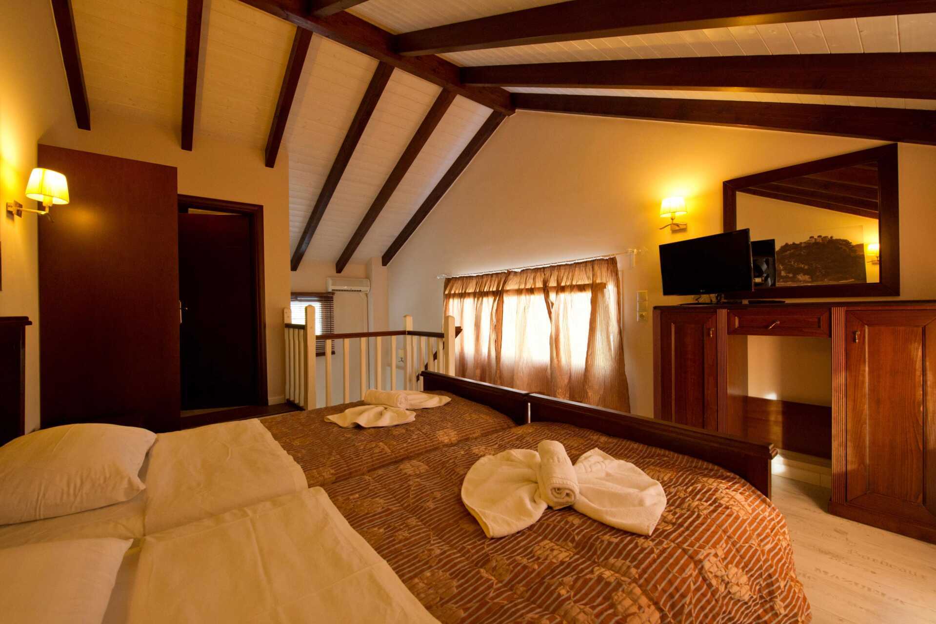 Enrumslägenhet i etage på hotell Byzantion i Parga, Grekland.