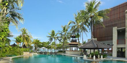 Poolområde på Candi Beach Resort & Spa i Candi Dasa, Bali.