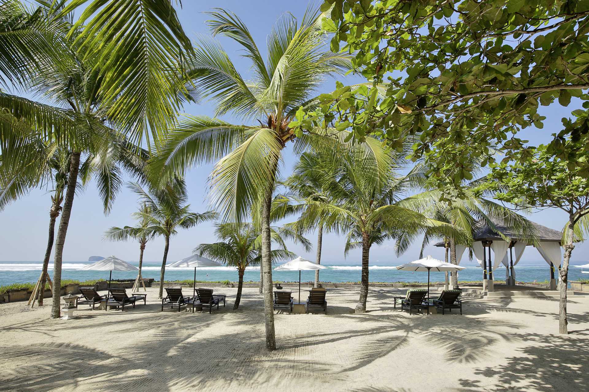 Stranden vid hotell Candi Beach Resort & Spa.