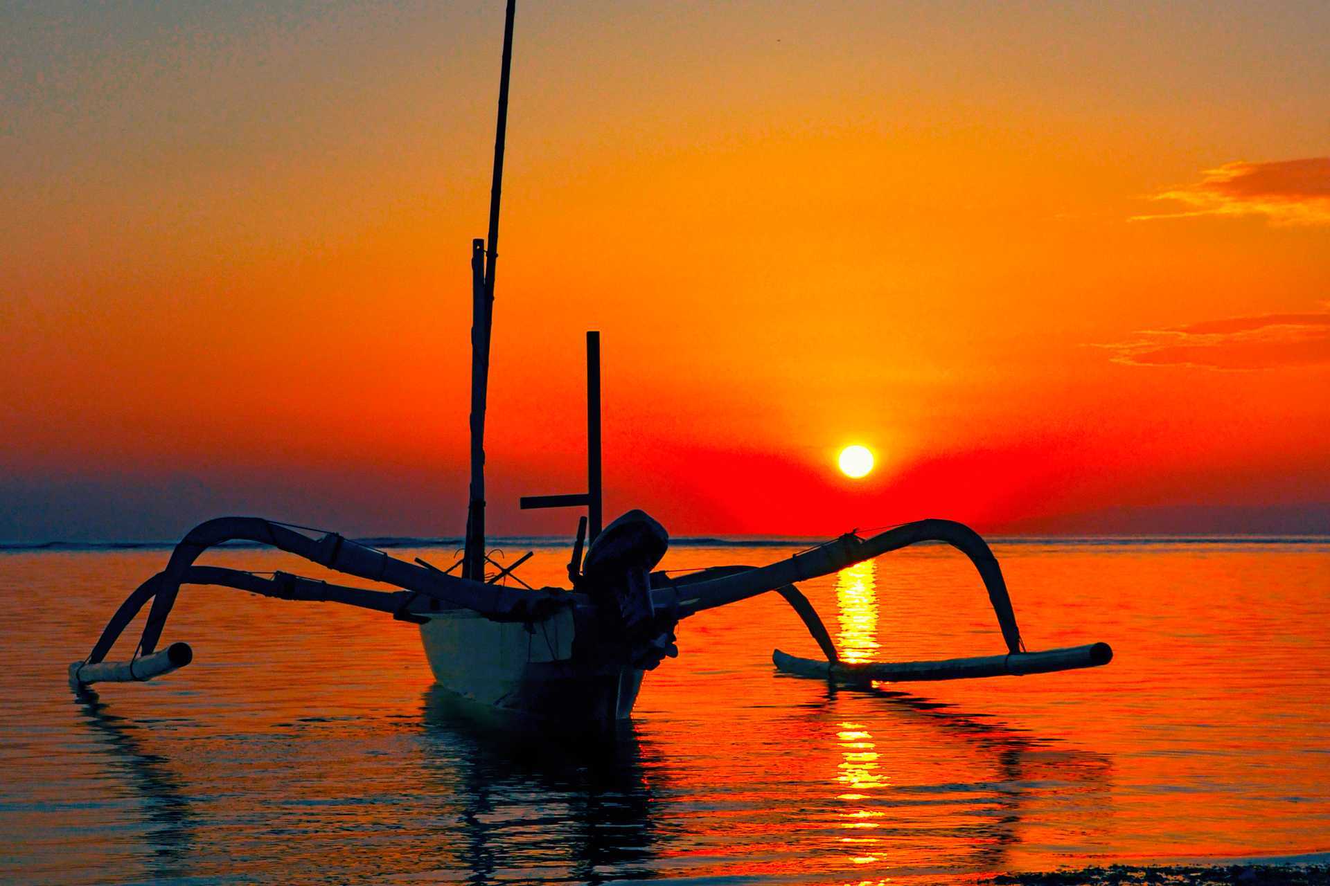 Solnedgång i Candi Dasa på Bali.