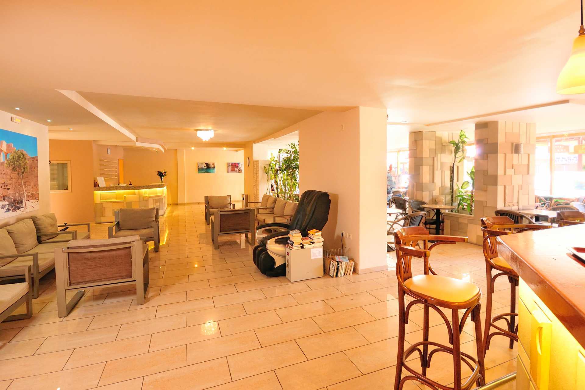 Lobbyn på hotell Carina i Rhodos stad, Grekland.