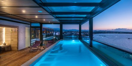 Pool på hotell Chania Flair på Kreta, Grekland.