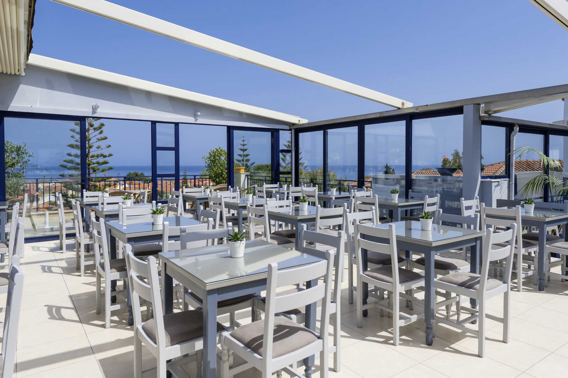 Takrestaurang på hotell Contessa på Zakynthos, Grekland.