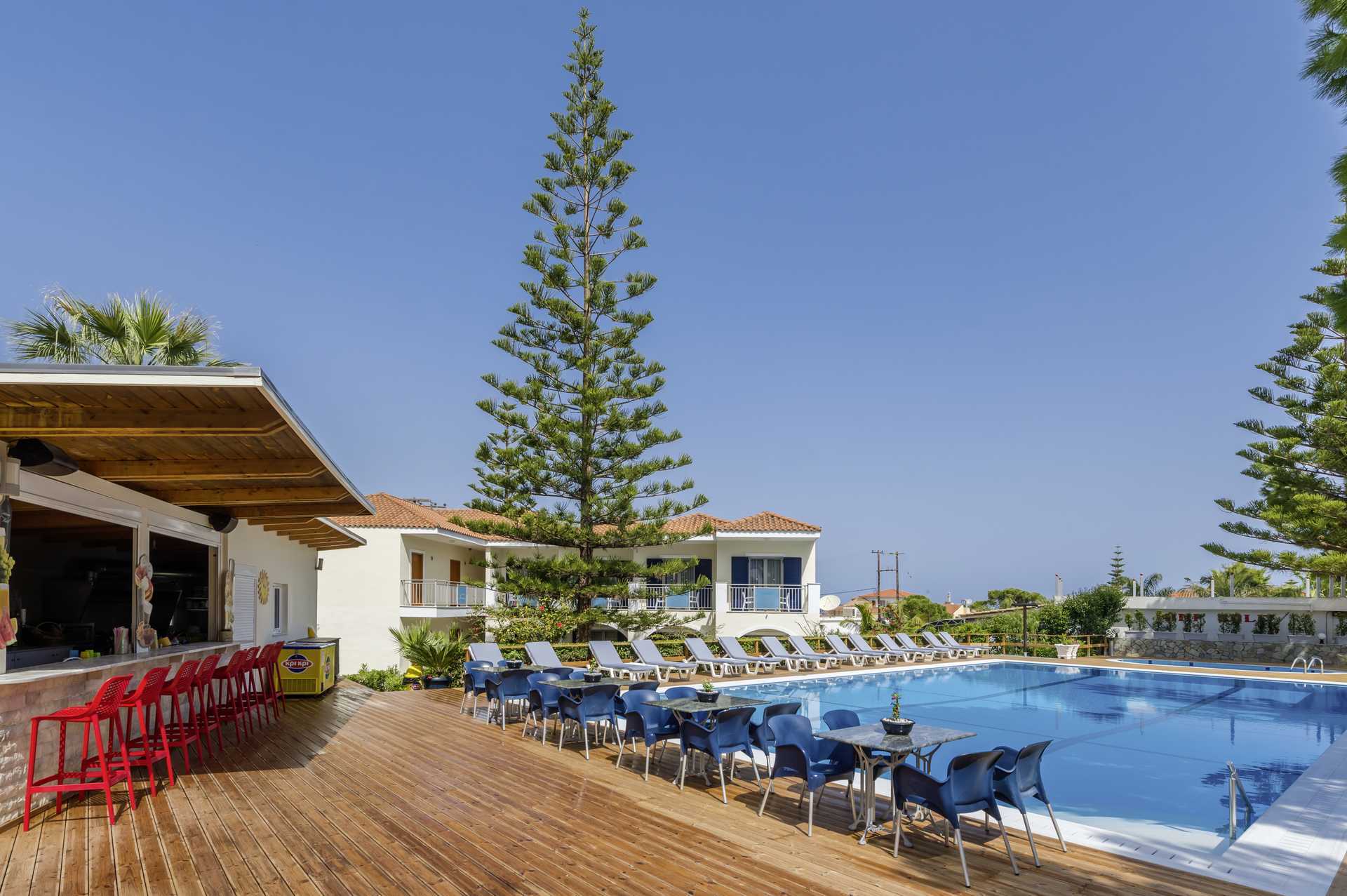 Pool och poolbar på hotell Contessa på Zakynthos, Grekland.