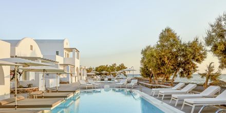 Pool på Costa Grand Resort & Spa i Kamari på Santorini, Grekland.