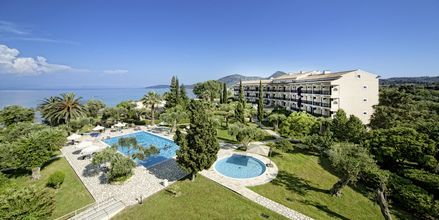 Poolområdet på hotell Delfinia i Moraitika på Korfu, Grekland.