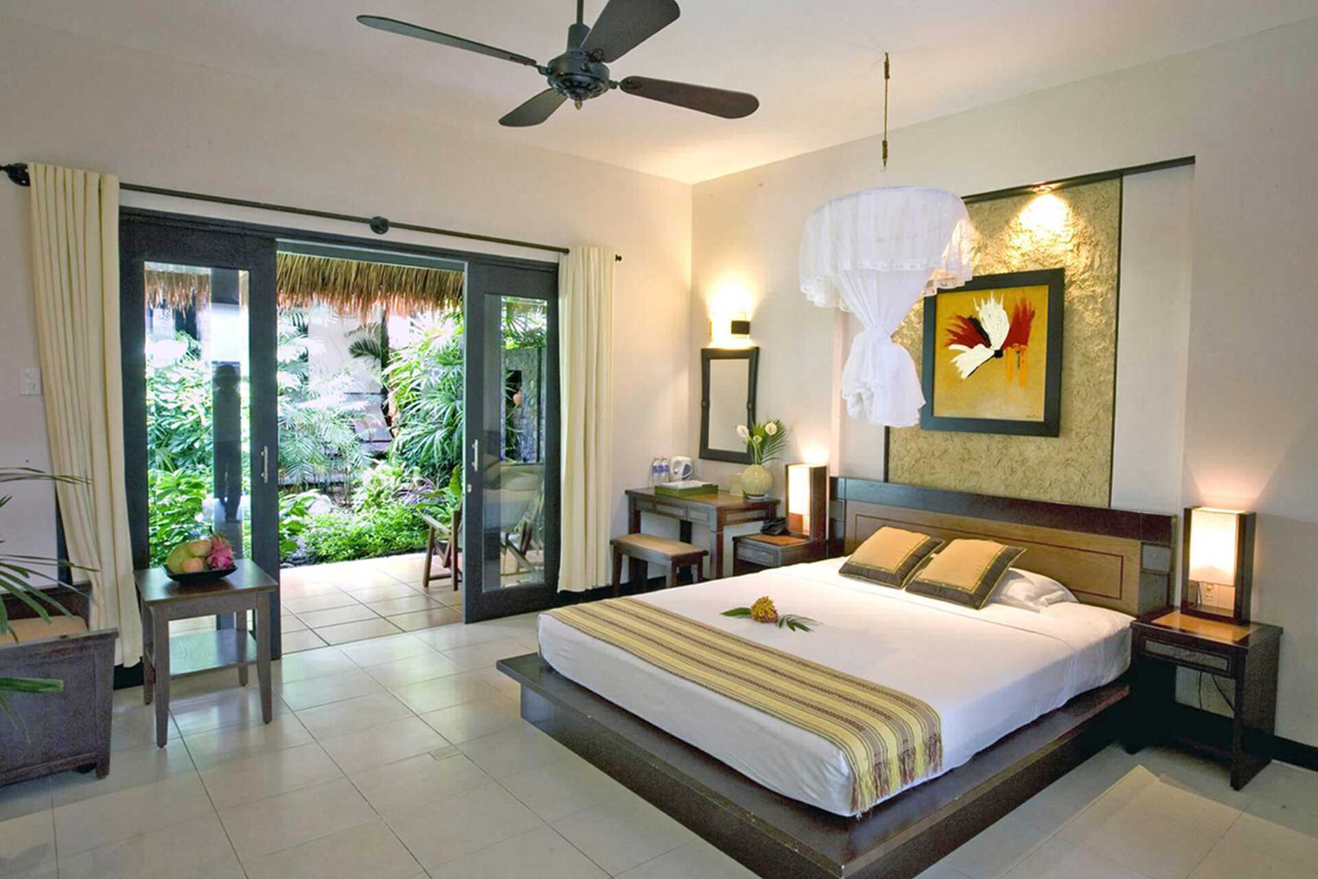 Deluxerum i bungalow på hotell Bamboo Village Resort i Phan Thiet, Vietnam.