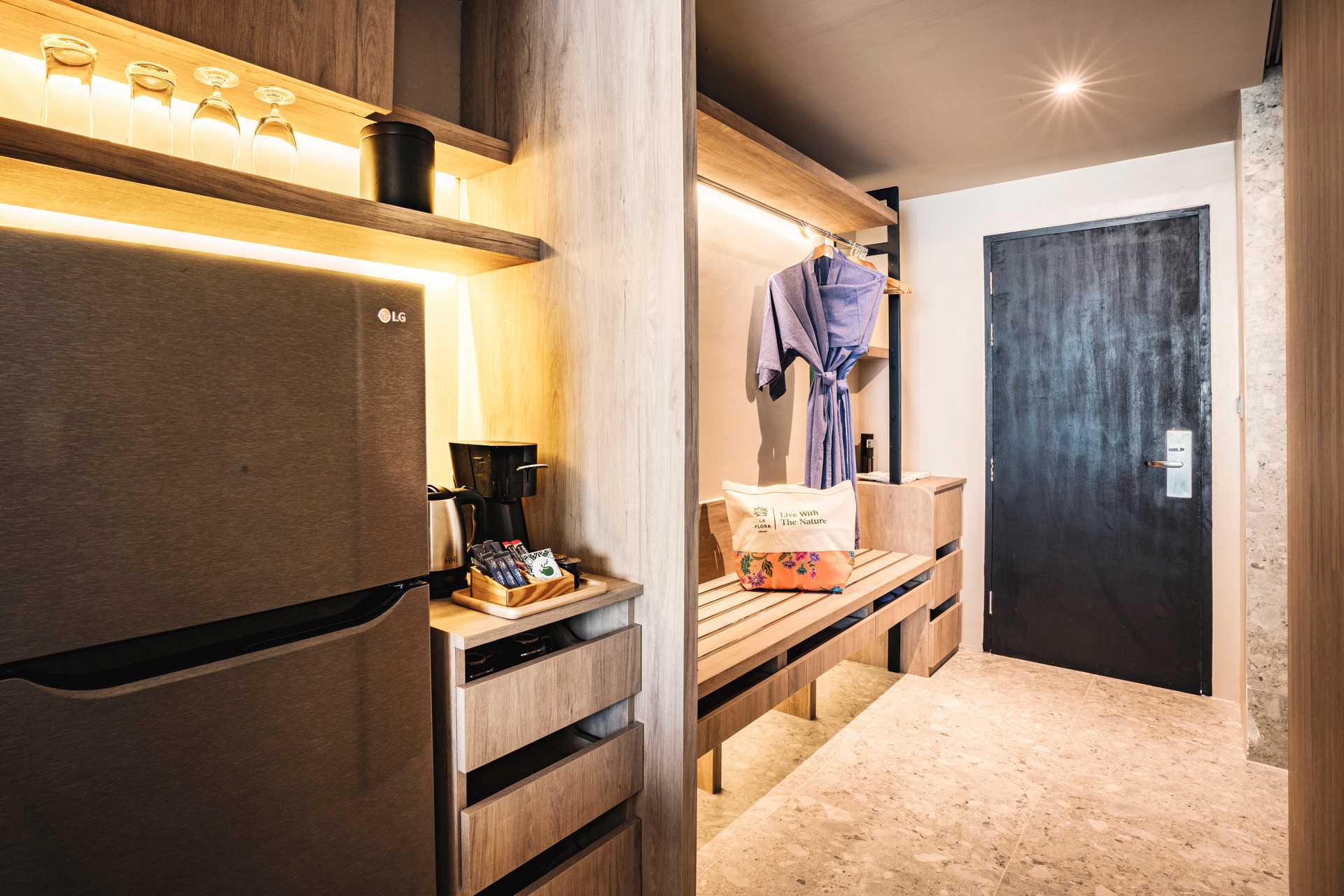 Deluxerum med jacuzzi på hotell La Flora Khao Lak i Khao Lak, Thailand.