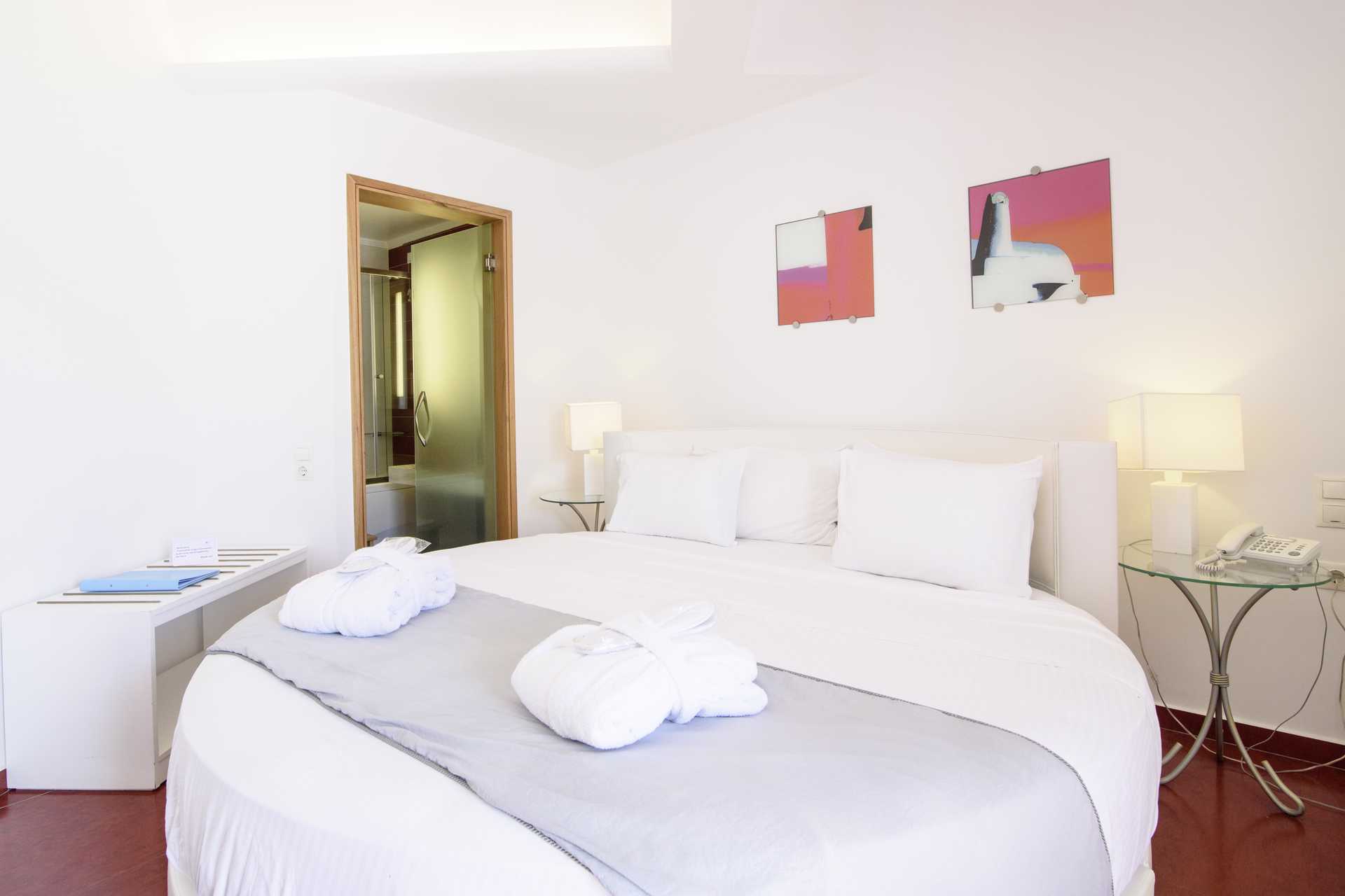 Deluxerum på hotell La Mer i Kamari på Santorini.