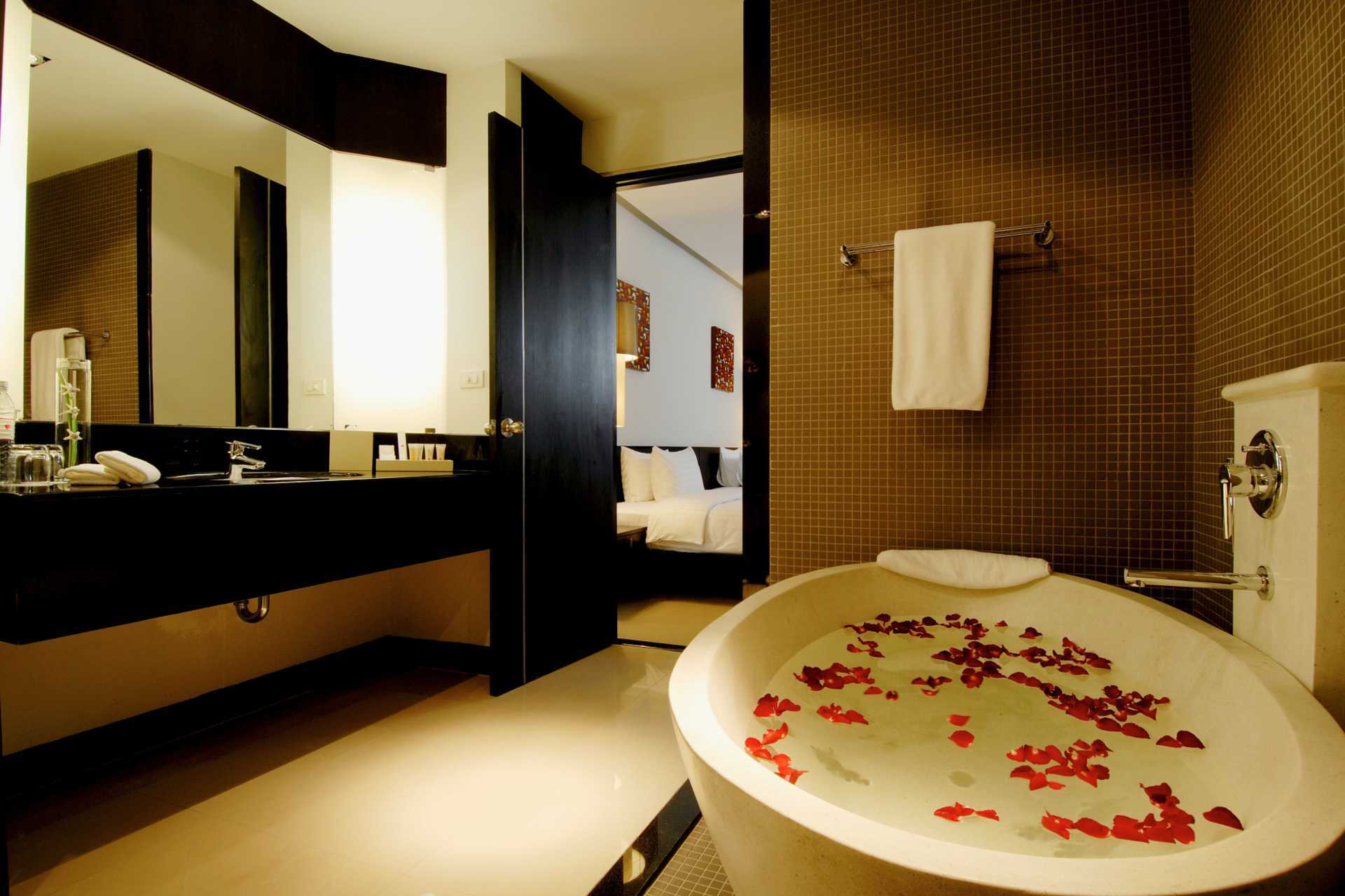 Deluxerum på hotell Ramada Resort Khao Lak, Thailand.