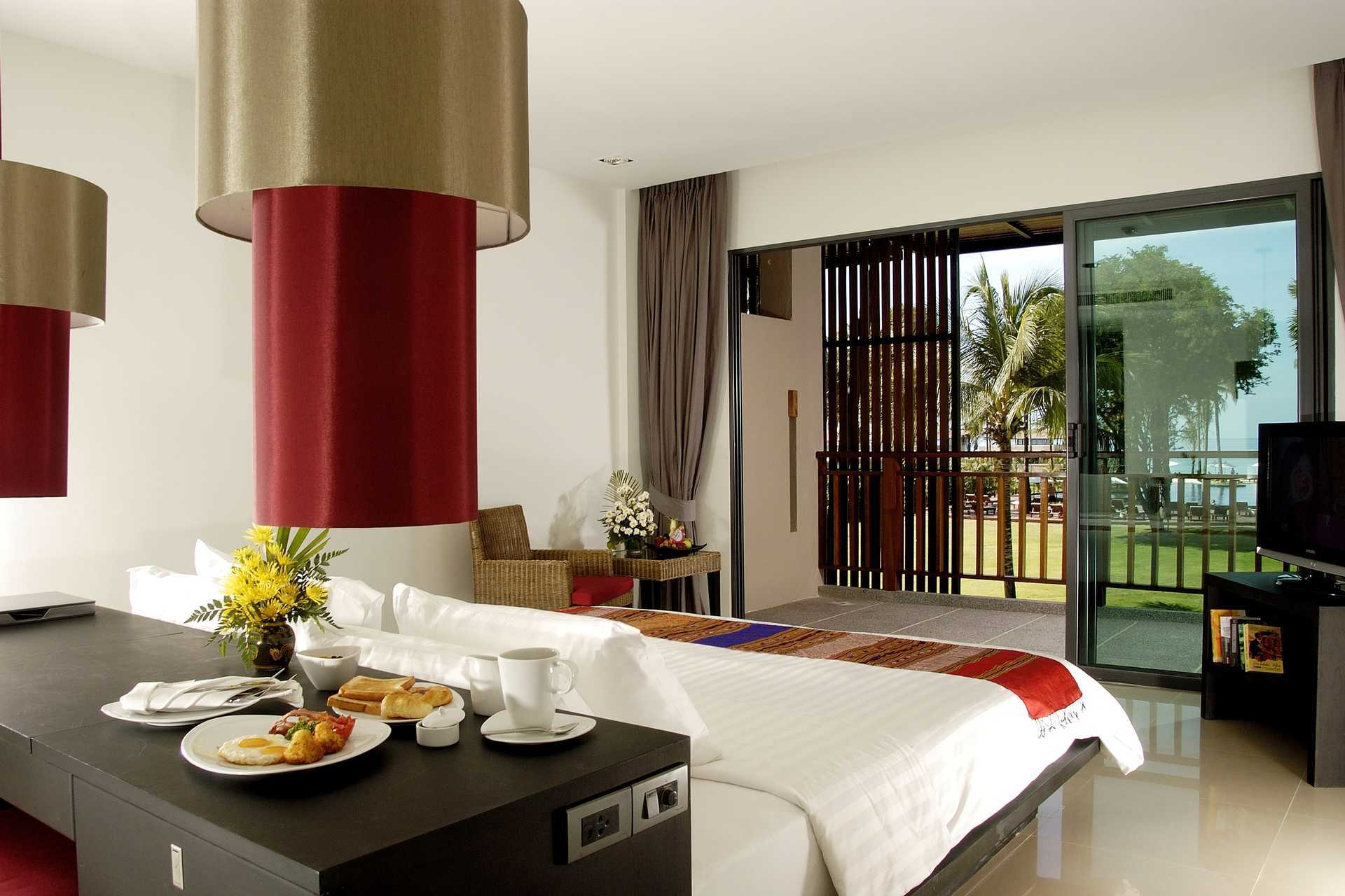 Deluxerum på hotell Ramada Resort Khao Lak, Thailand.