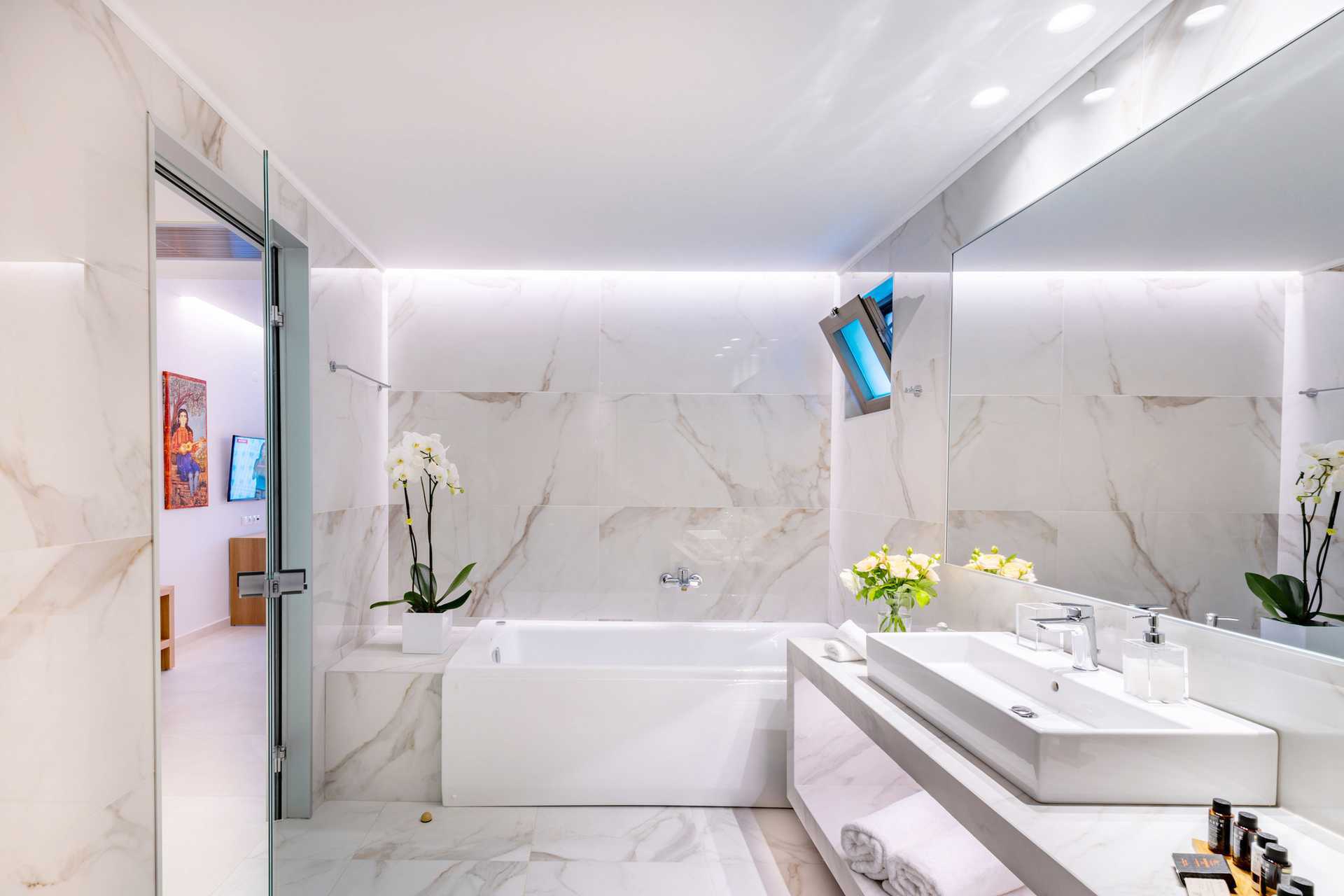 Deluxesviter med halvpension endast för vuxna över 16 år på hotell High Beach, Kreta.