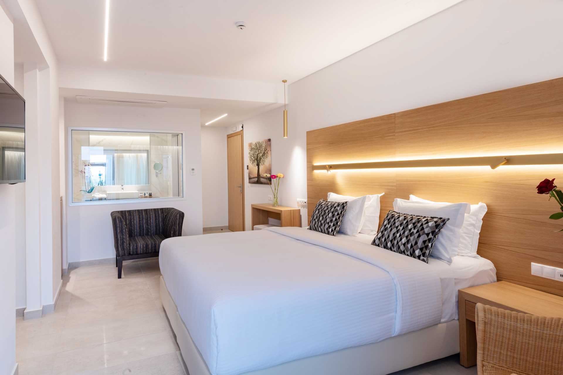 Deluxesviter med halvpension endast för vuxna över 16 år på hotell High Beach, Kreta.