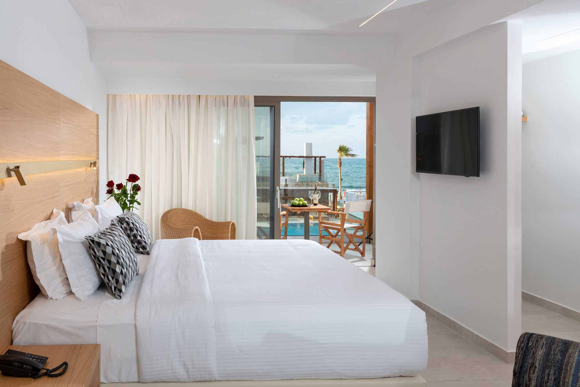 Deluxesviter med halvpension endast för vuxna över 16 år på hotell High Beach, Kreta.