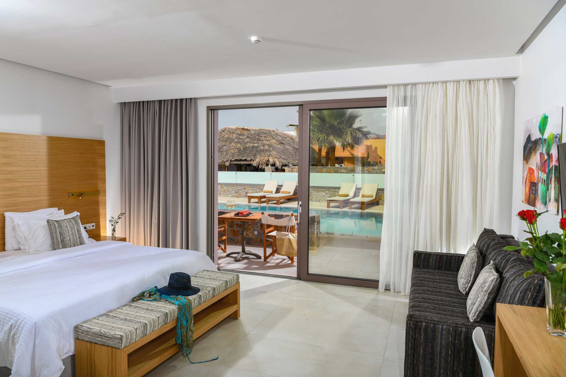 Deluxesviter med halvpension endast för vuxna över 16 år på hotell High Beach, Kreta.