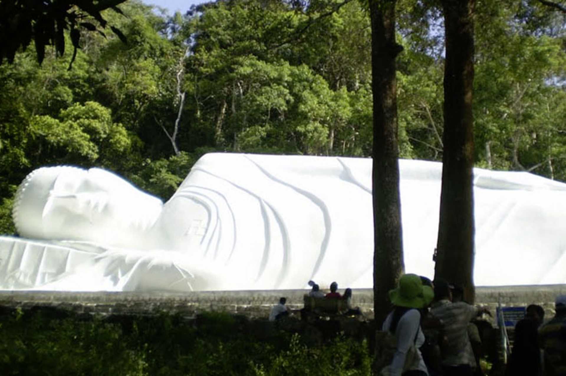 Den liggande Buddhan - Taku Mountain