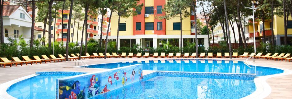 Pool på Diamma Resort, Durres Riviera, Albanien.