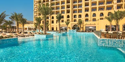 Poolområdet på hotell Doubletree by Hilton Marjan Island i Ras al Khaimah.