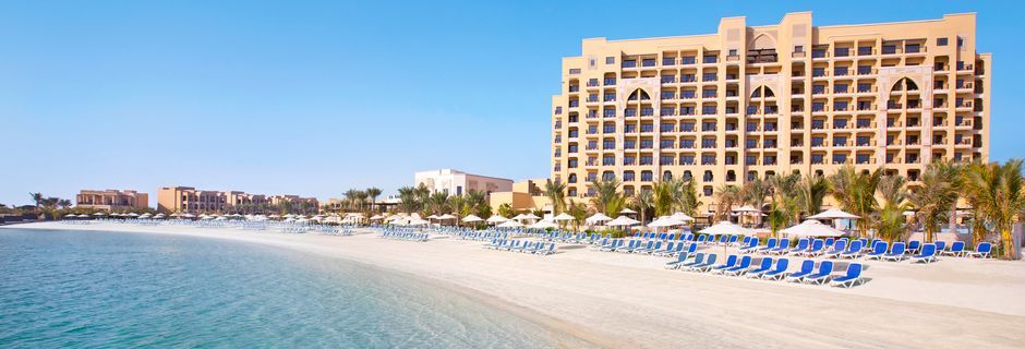 Stranden vid hotell Doubletree by Hilton Marjan Island i Ras al Khaimah.