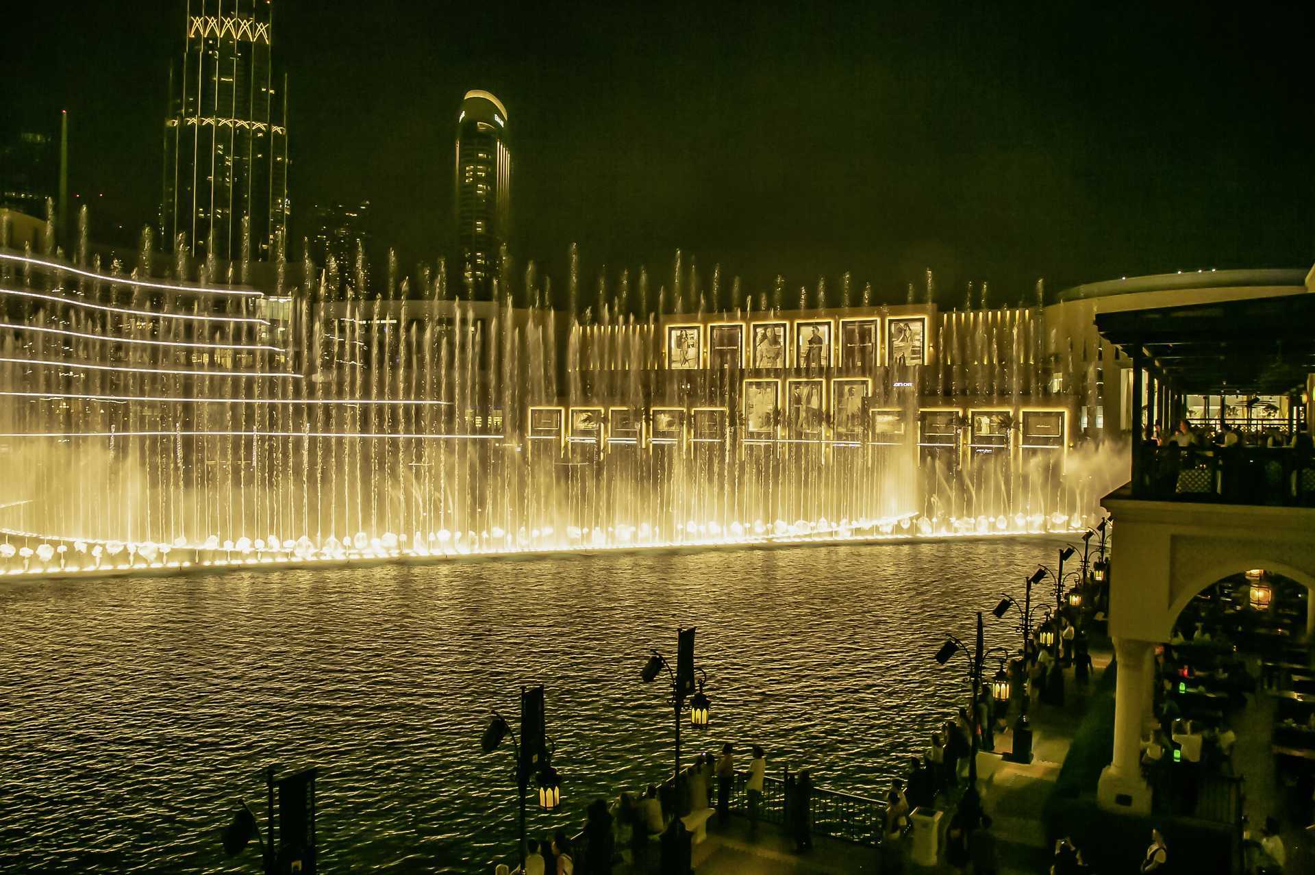 Dubai fountain i Dubai Downtown.