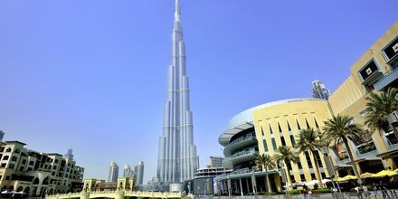Världens högsta byggnad Burj Khalifa och Dubai Mall som båda ligger i Dubai Downtown, Förenade Arabemiraten.