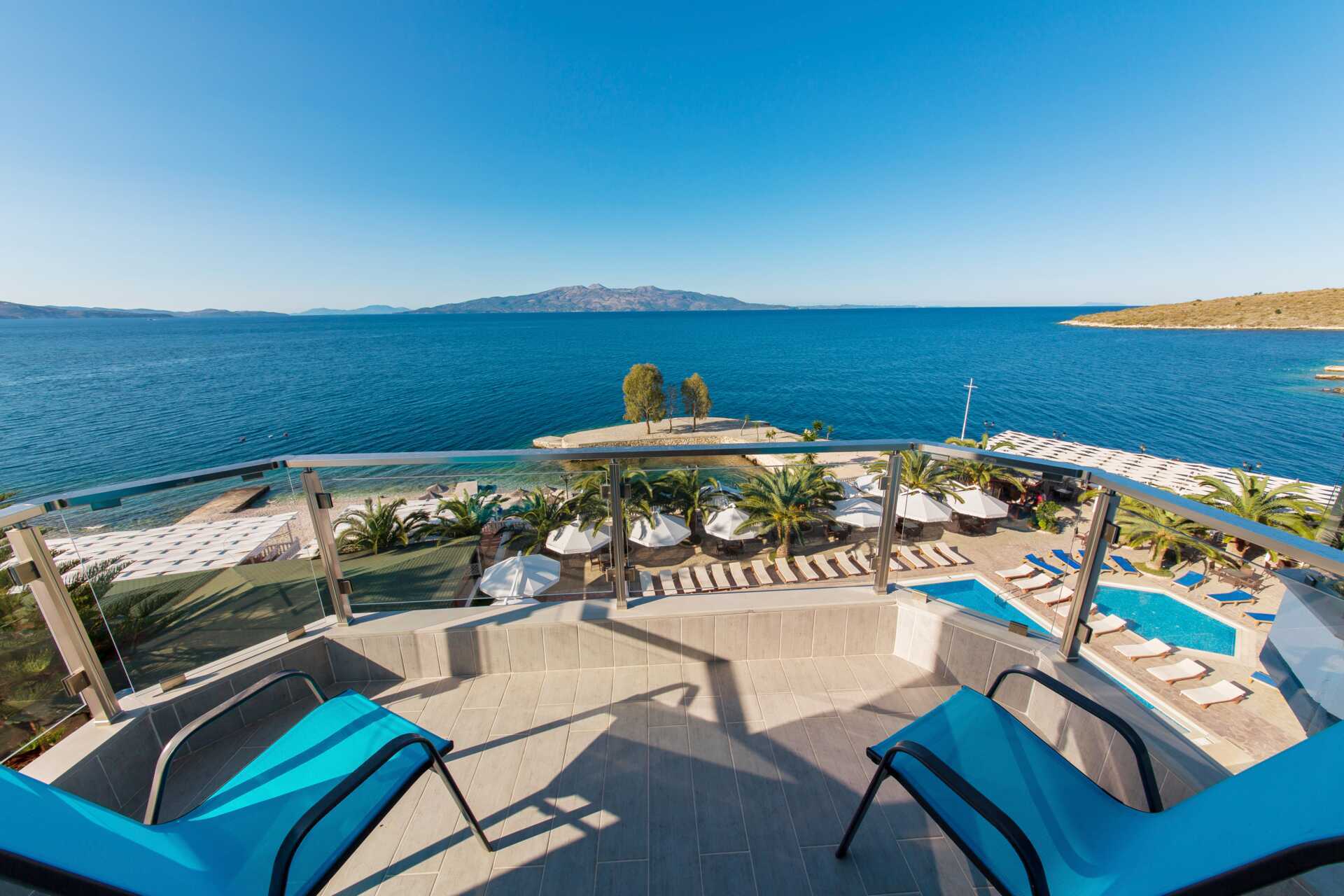 Dubbelrum med havsutsikt på hotell Saranda Palace i Albanien.