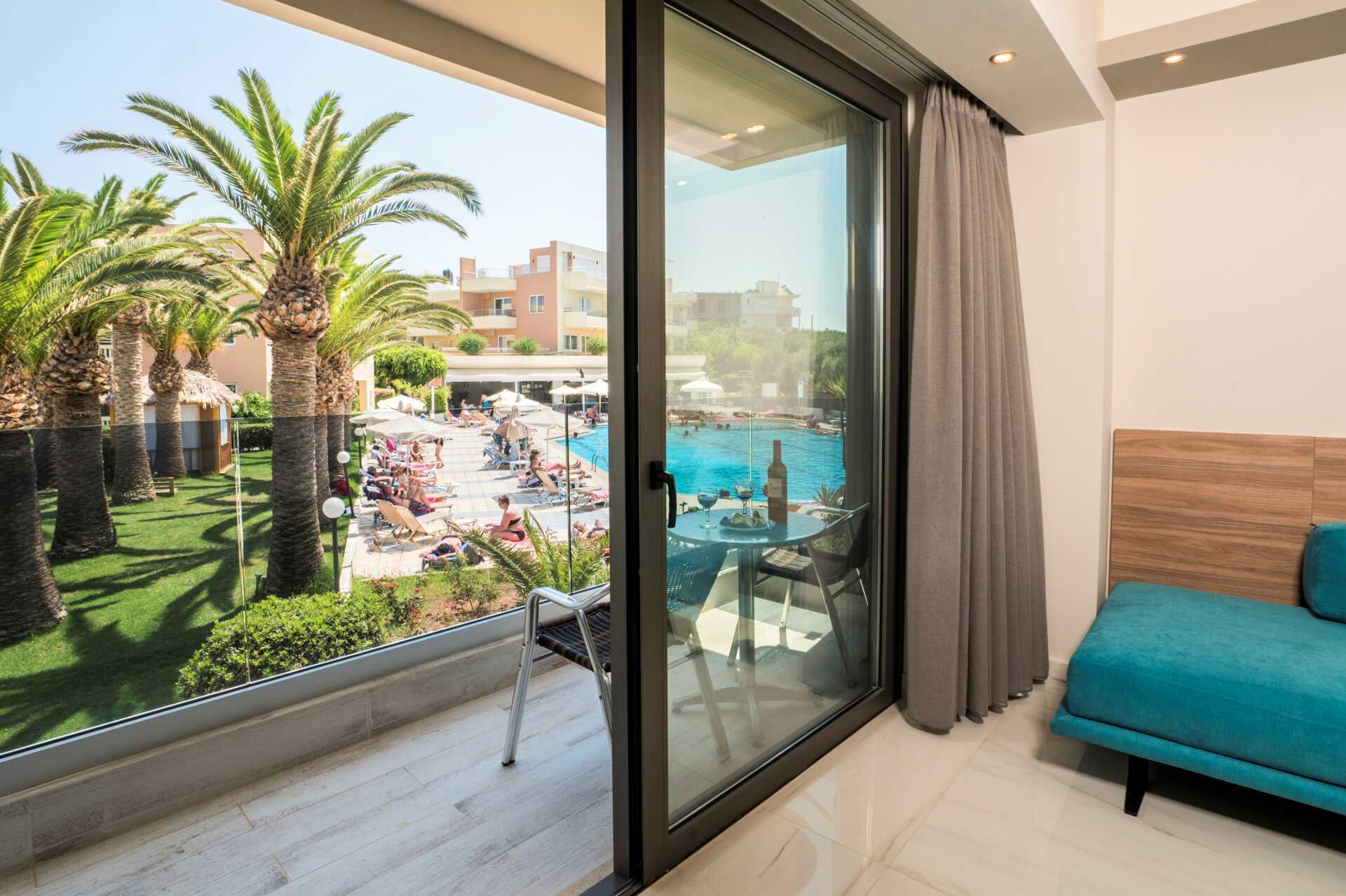 Dubbelrum med poolutsikt