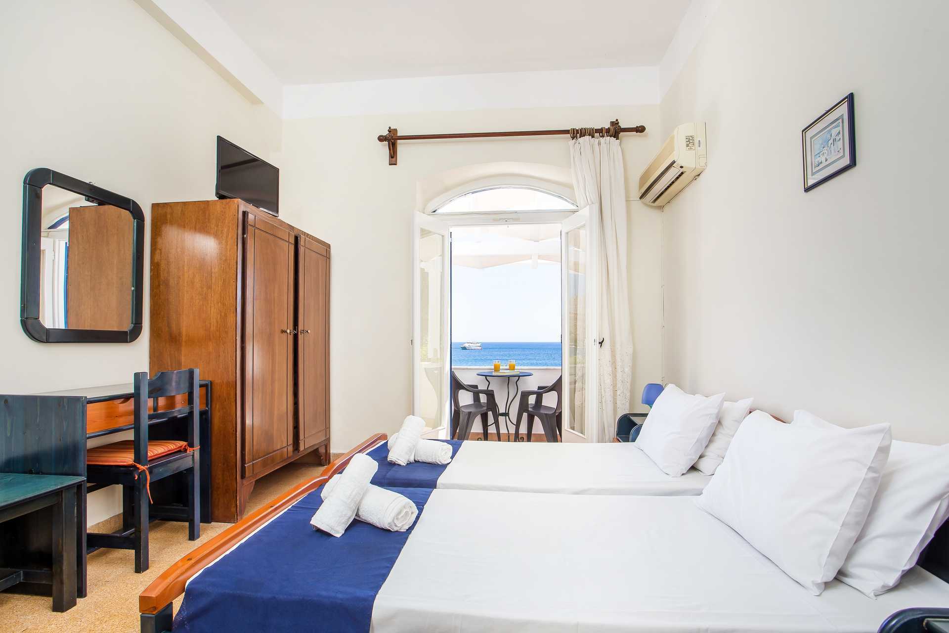 Dubbelrum på hotell Alinda på Leros, Grekland.