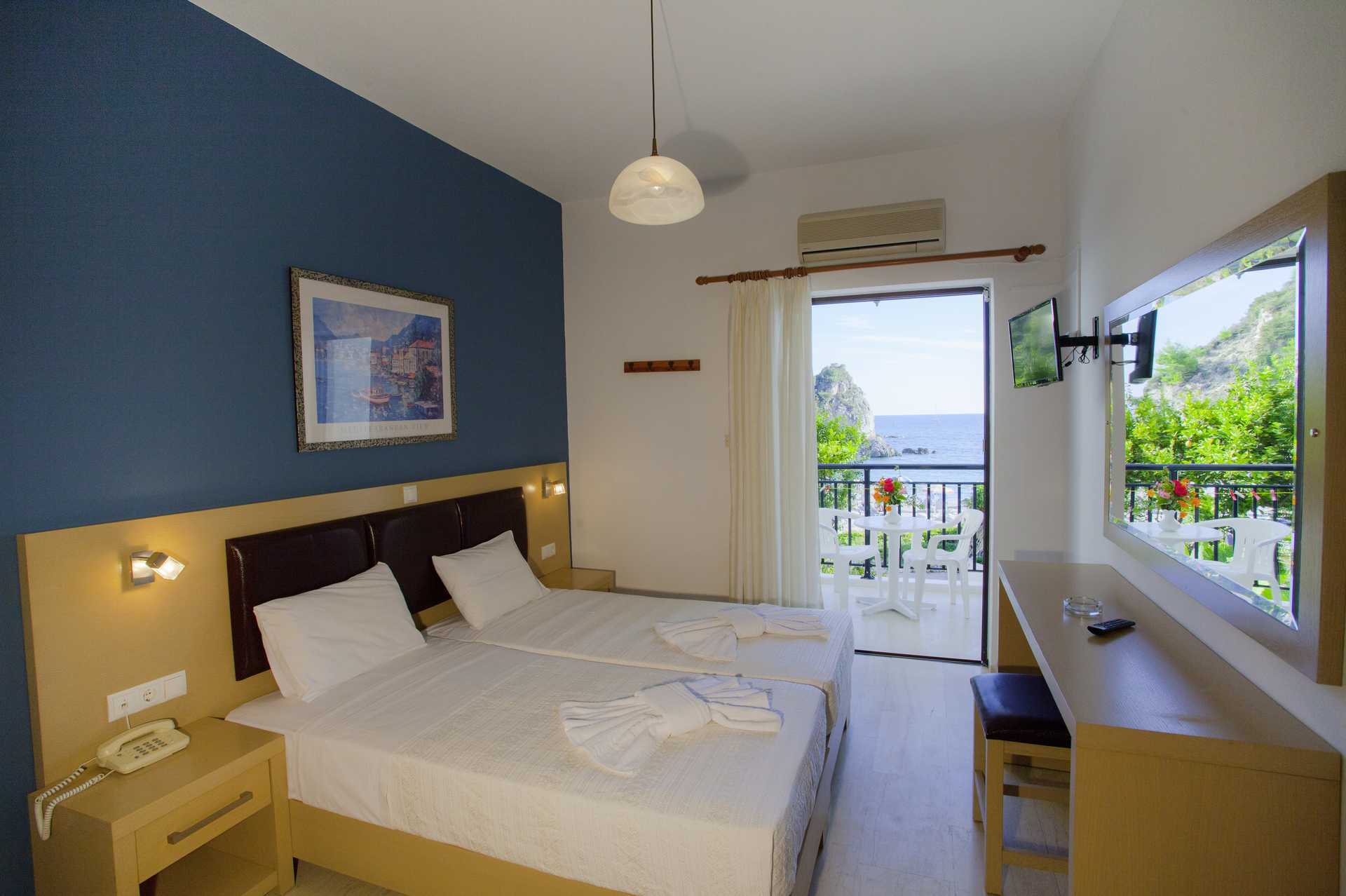 Dubbelrum på hotell Angela i Parga, Grekland.