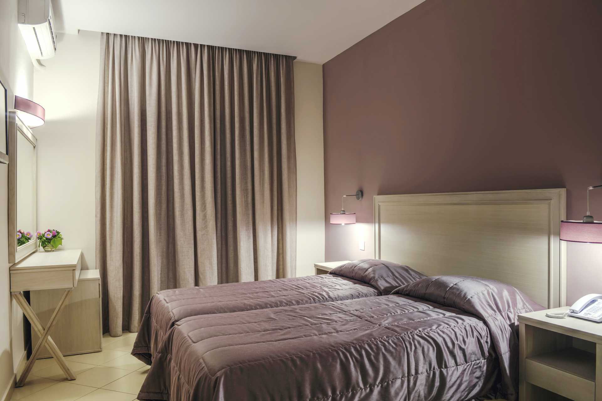 Dubbelrum på hotell Delfinia i Moraitika på Korfu, Grekland.