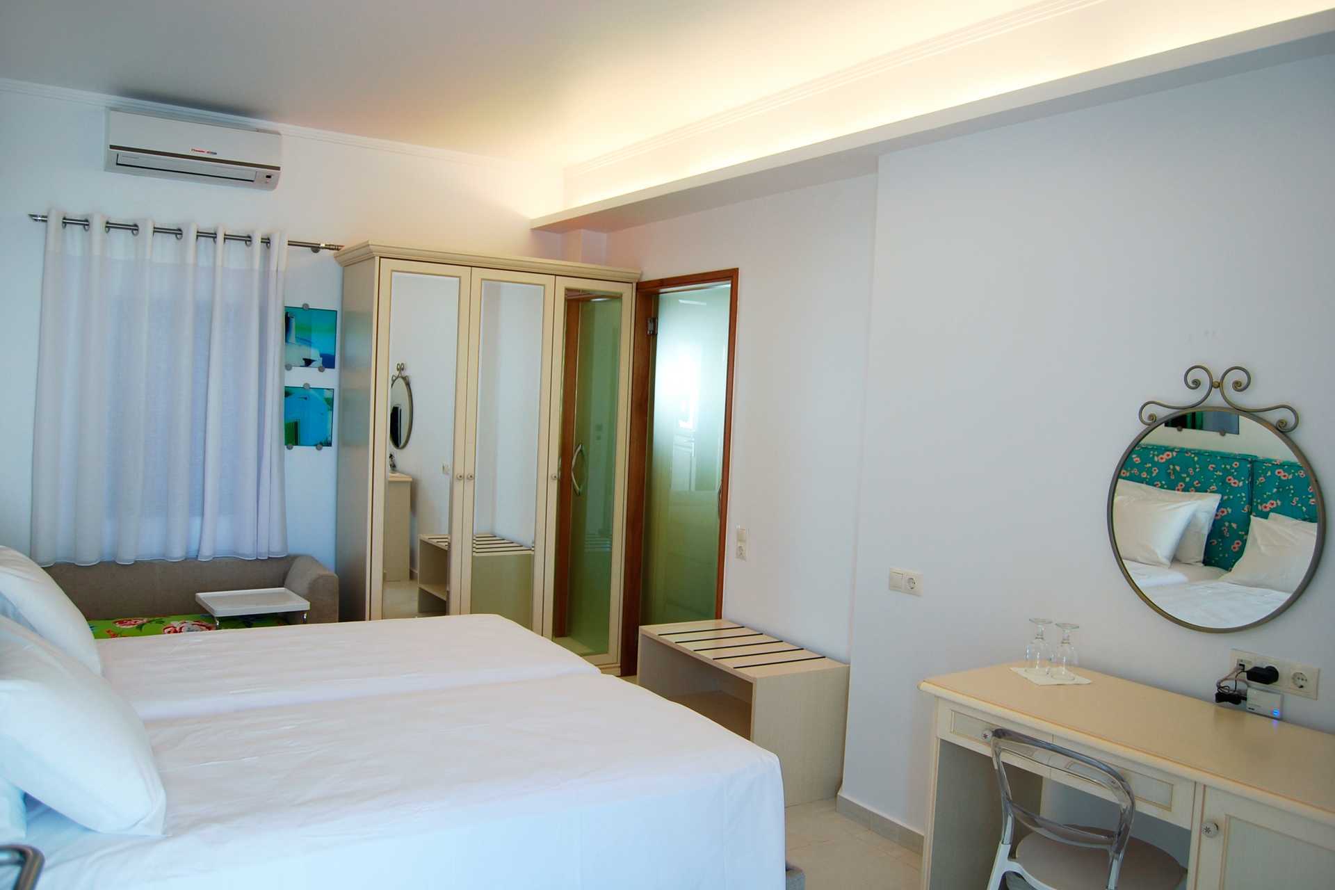 Dubbelrum på hotell La Mer på Santorini, Grekland.