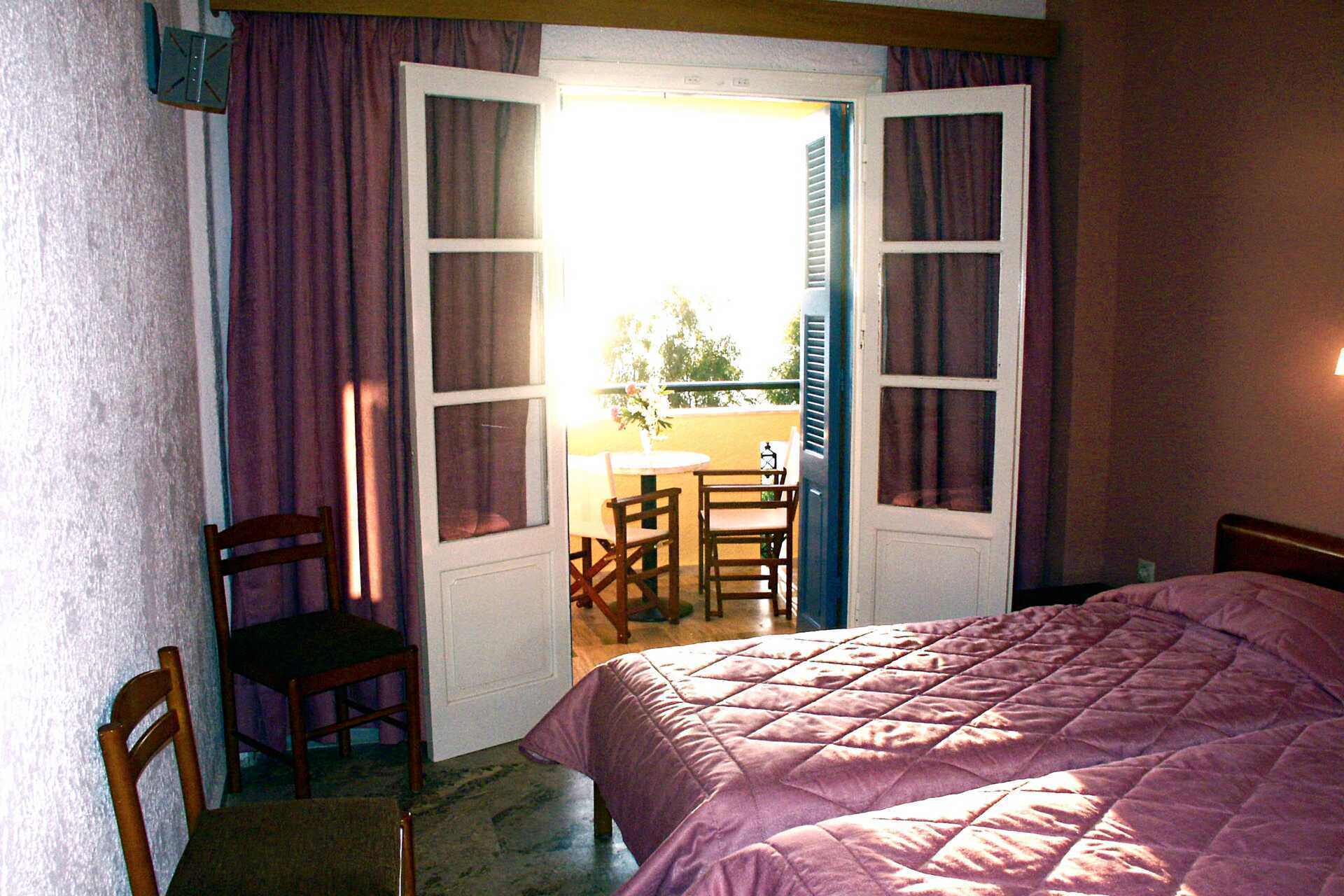 Dubbelrum på hotell Philoxenia på Kalymnos, Grekland.