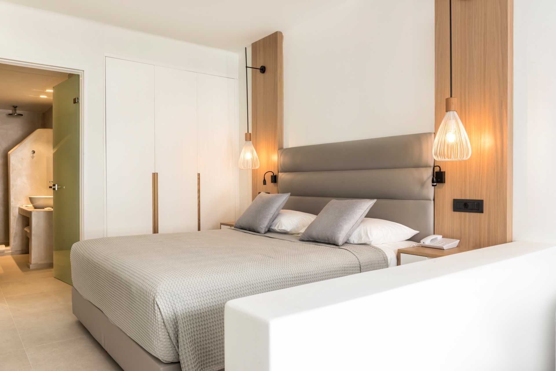 Dubbelrum på hotell Strogili på Santorini, Grekland.