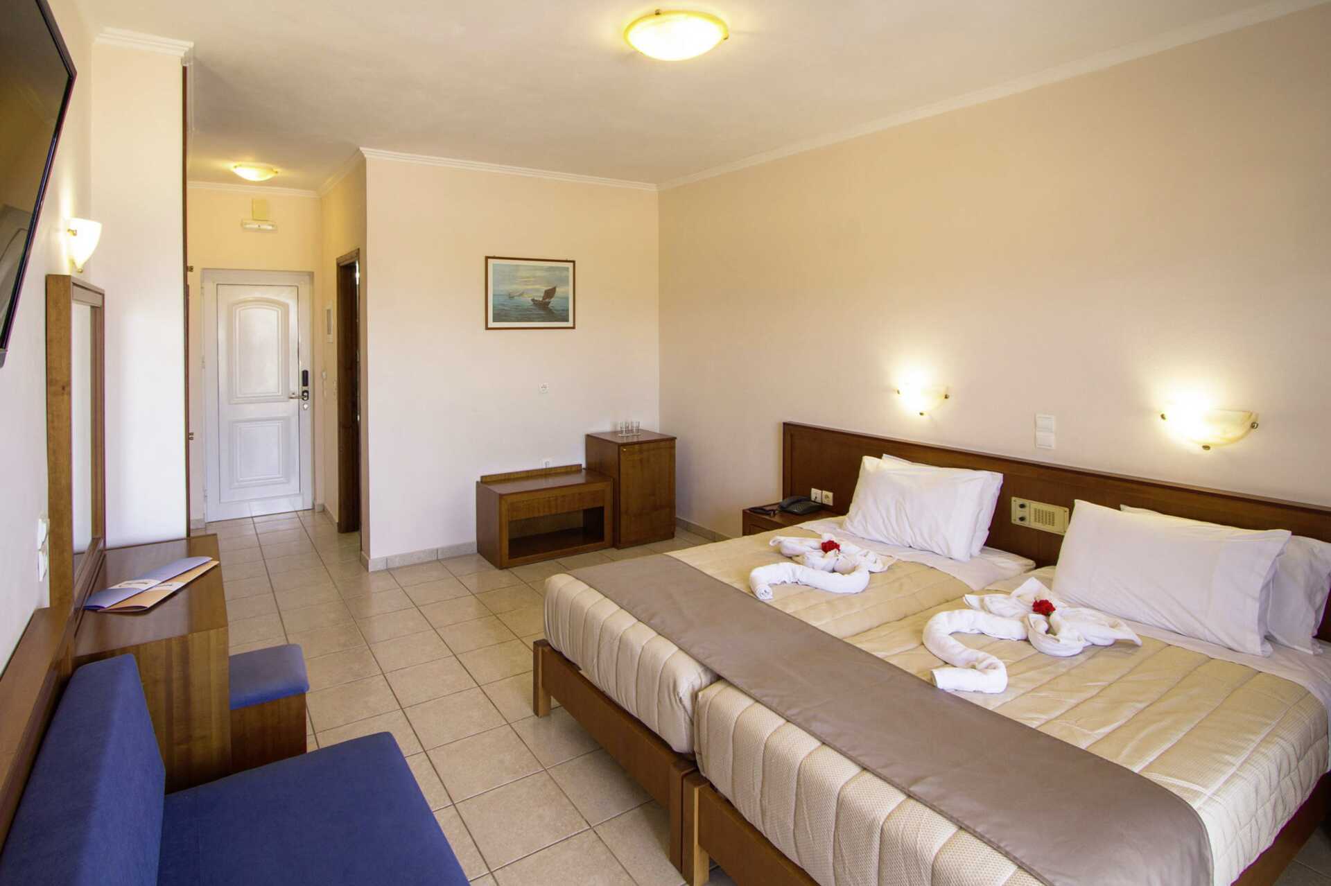 Dubbelrum på hotell Sunny Bay i Kastelli, Kreta.