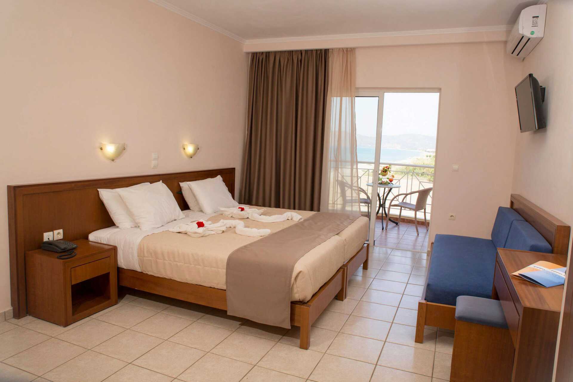 Dubbelrum på hotell Sunny Bay i Kastelli, Kreta.