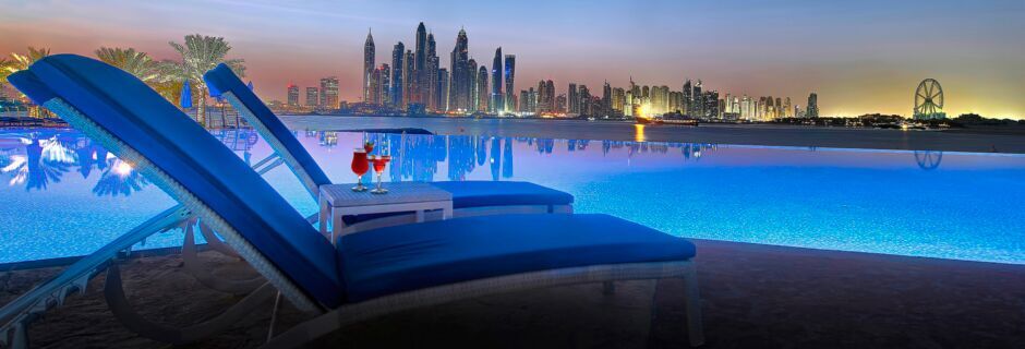 Pool på Dukes The Palm, a Royal Hideaway Hotel på Dubai Palm Jumeirah, Förenade Arabemiraten.