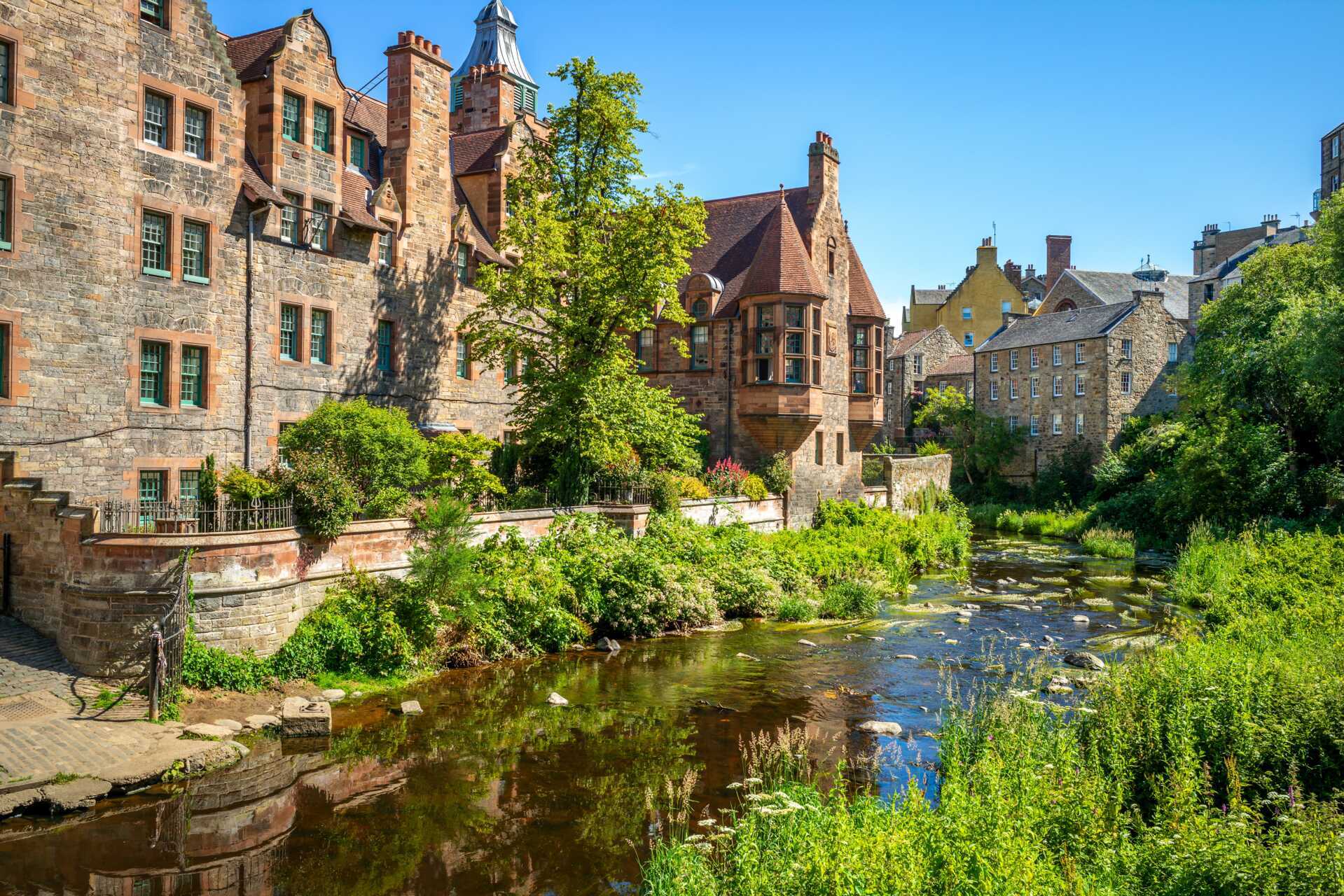 Mysiga området Dean Village i Edinburgh.