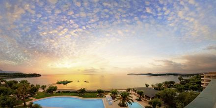Poolområdet på hotell Elea Beach i Dassia på Korfu, Grekland.