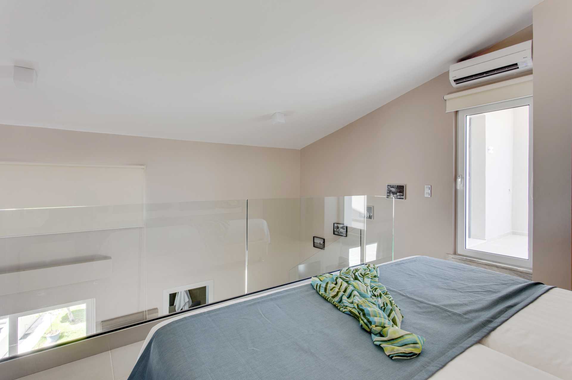 Enrumslägenhet i etage på Santa Helena Beach i Platanias på Kreta.