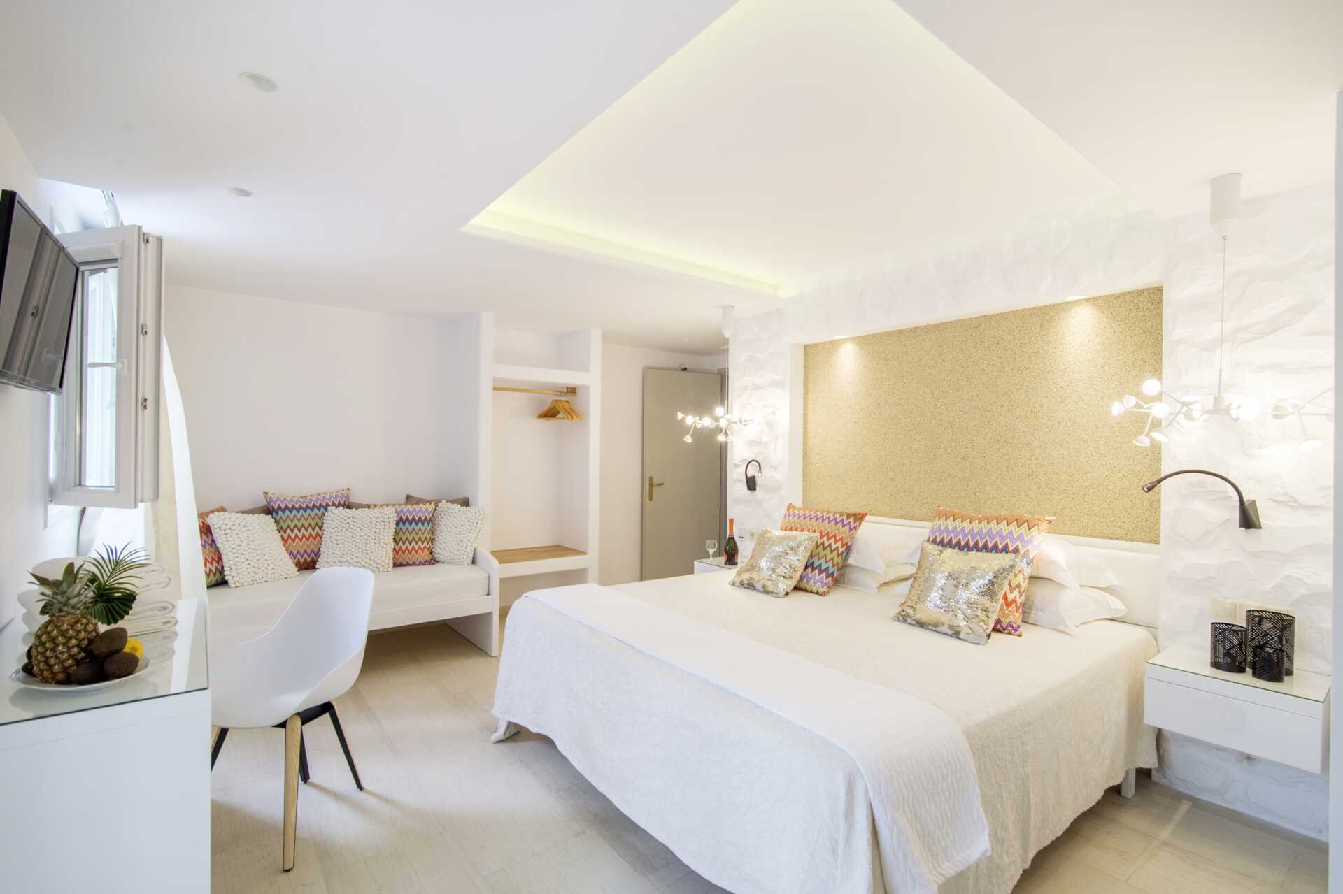 Enrumslägenhet i nedsänkt markplan på hotell Spiros i Naxos stad.