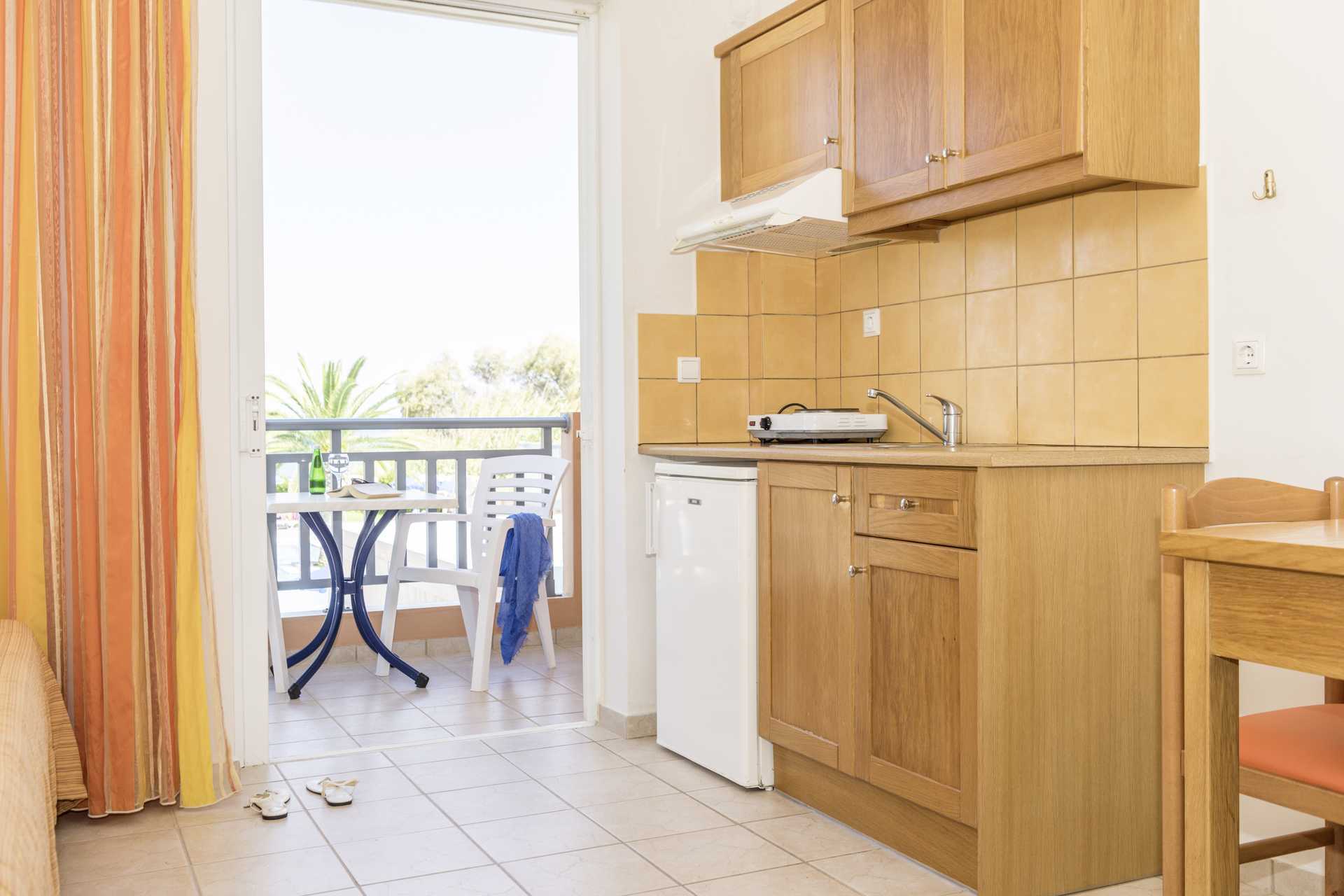 Enrumslägenhet på hotell Akti Chara i Rethymnon på Kreta, Grekland.