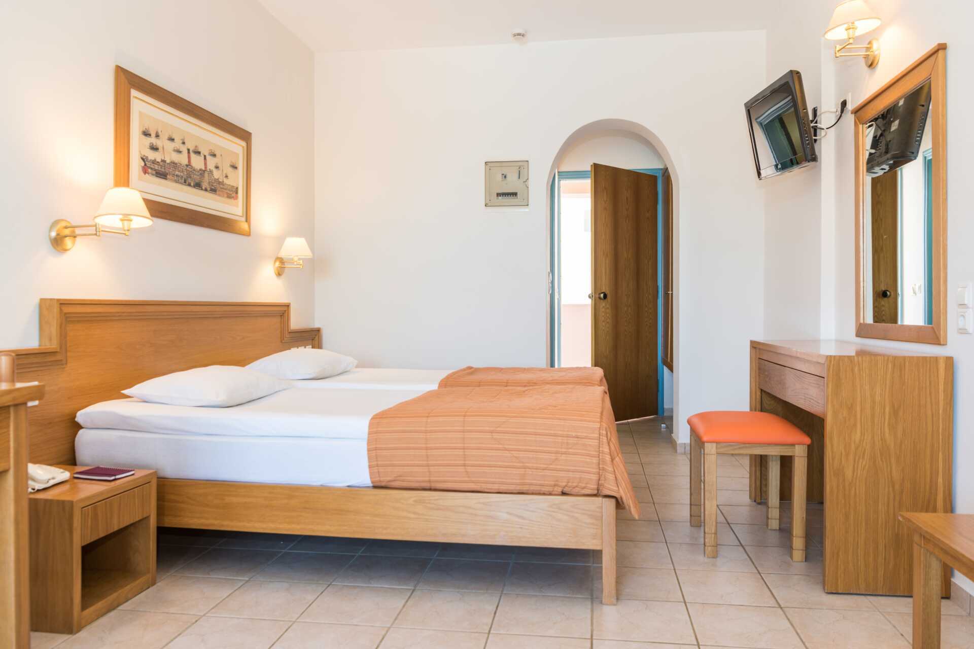 Enrumslägenhet på hotell Akti Chara i Rethymnon på Kreta, Grekland.