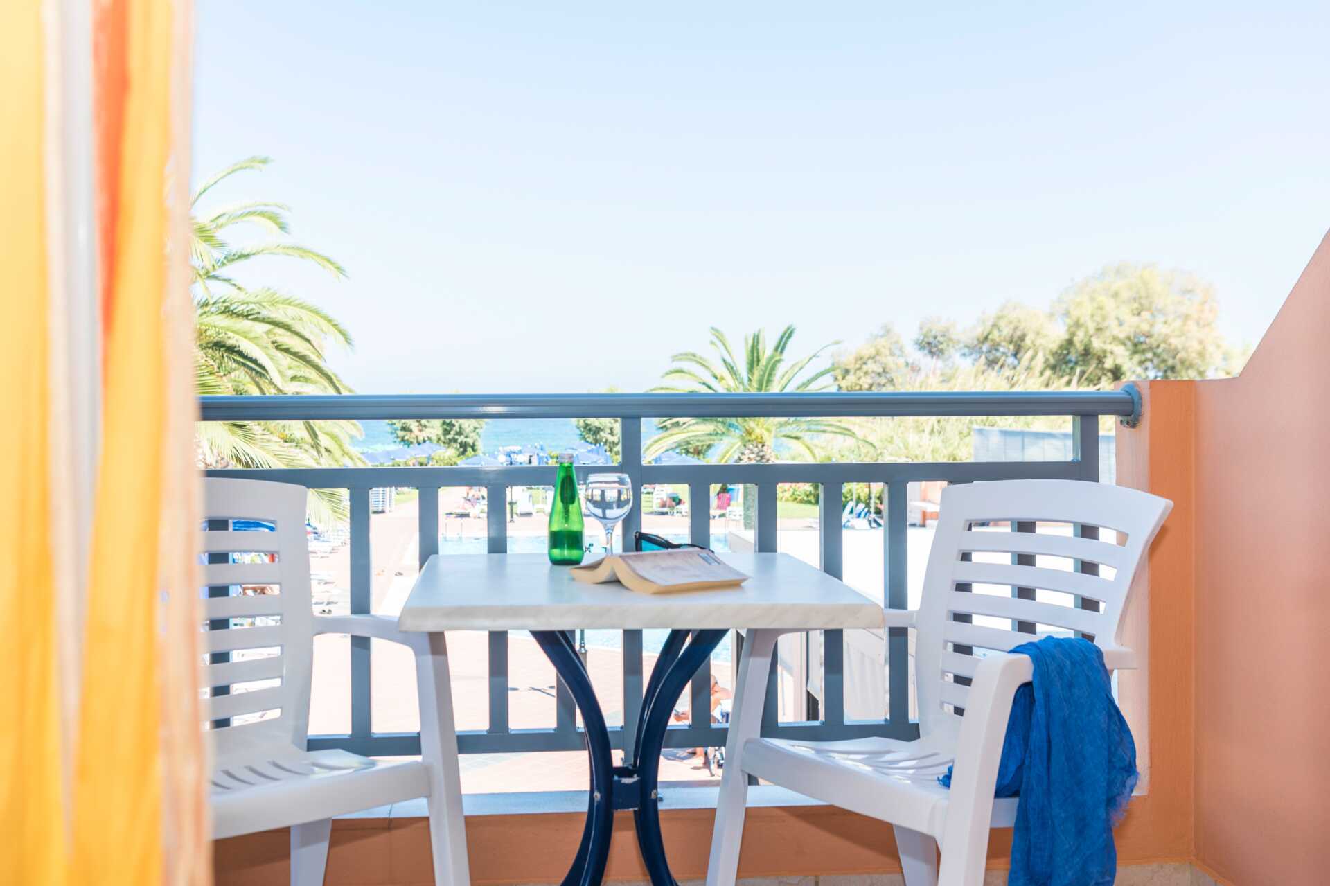 Enrumslägenhet på hotell Akti Chara i Rethymnon på Kreta, Grekland.